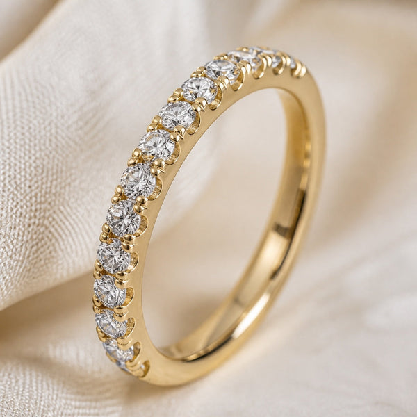 Goldring mit Diamantbesatz